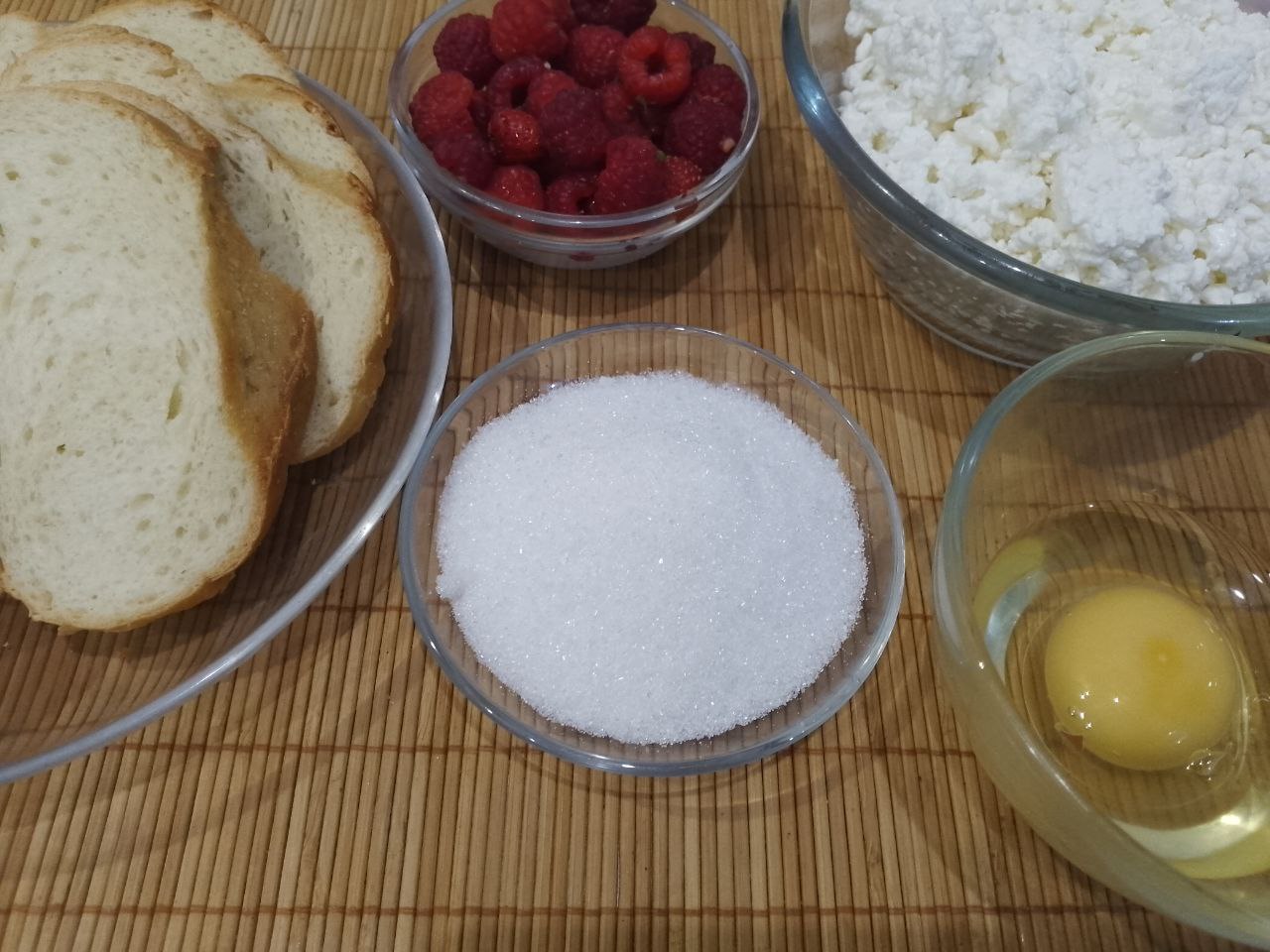 Бутерброды с творожной начинкой и ягодами, в духовке