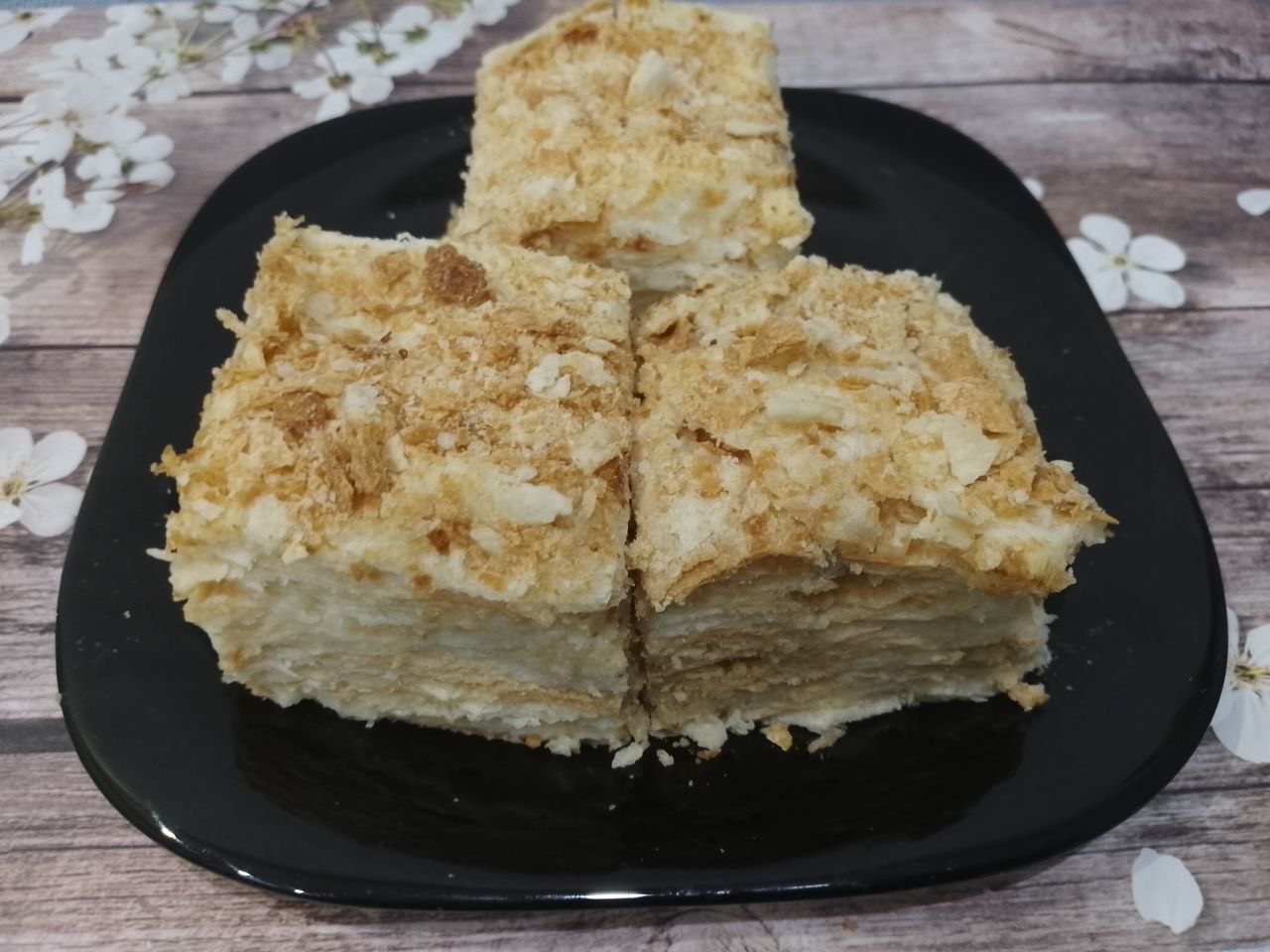 Простой рецепт торта «Наполеон», нежный и вкусный