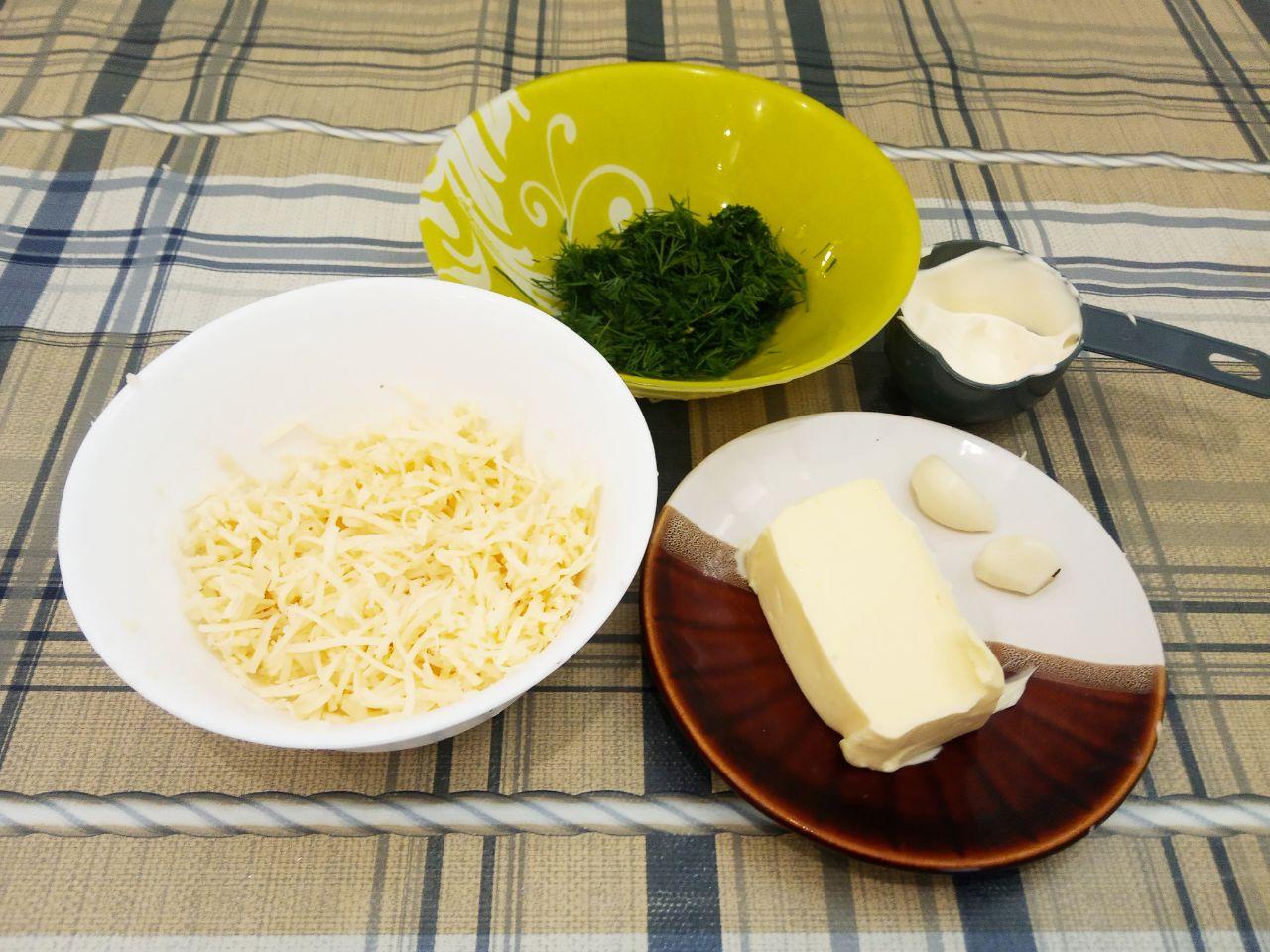 Картофель фаршированный сыром и зеленью, запеченный в духовке