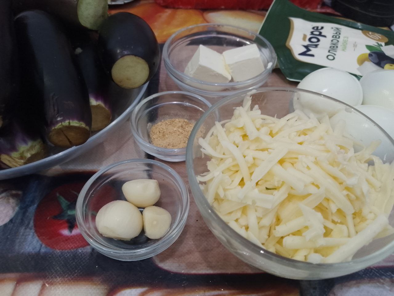 Запеченные баклажаны с начинкой из сыра и яиц