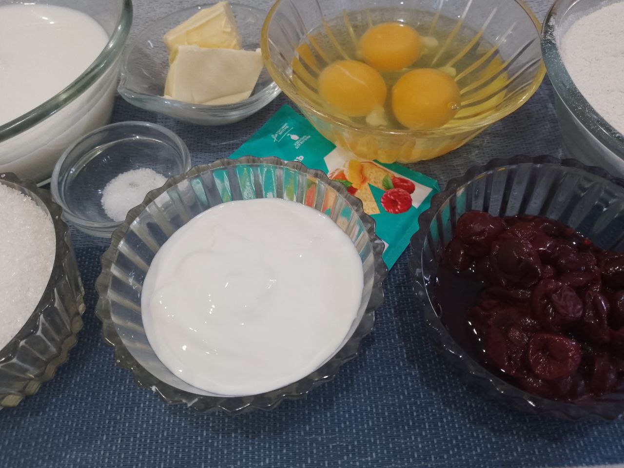 Мягкие вафли с вишней и начинкой, просто и вкусно