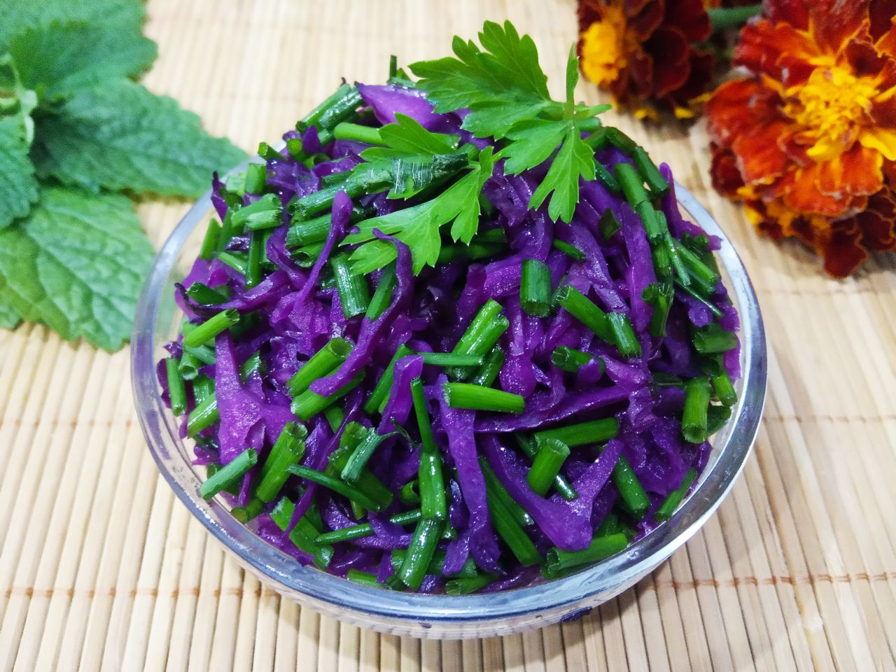 Салат из краснокочанной капусты, полезно и просто