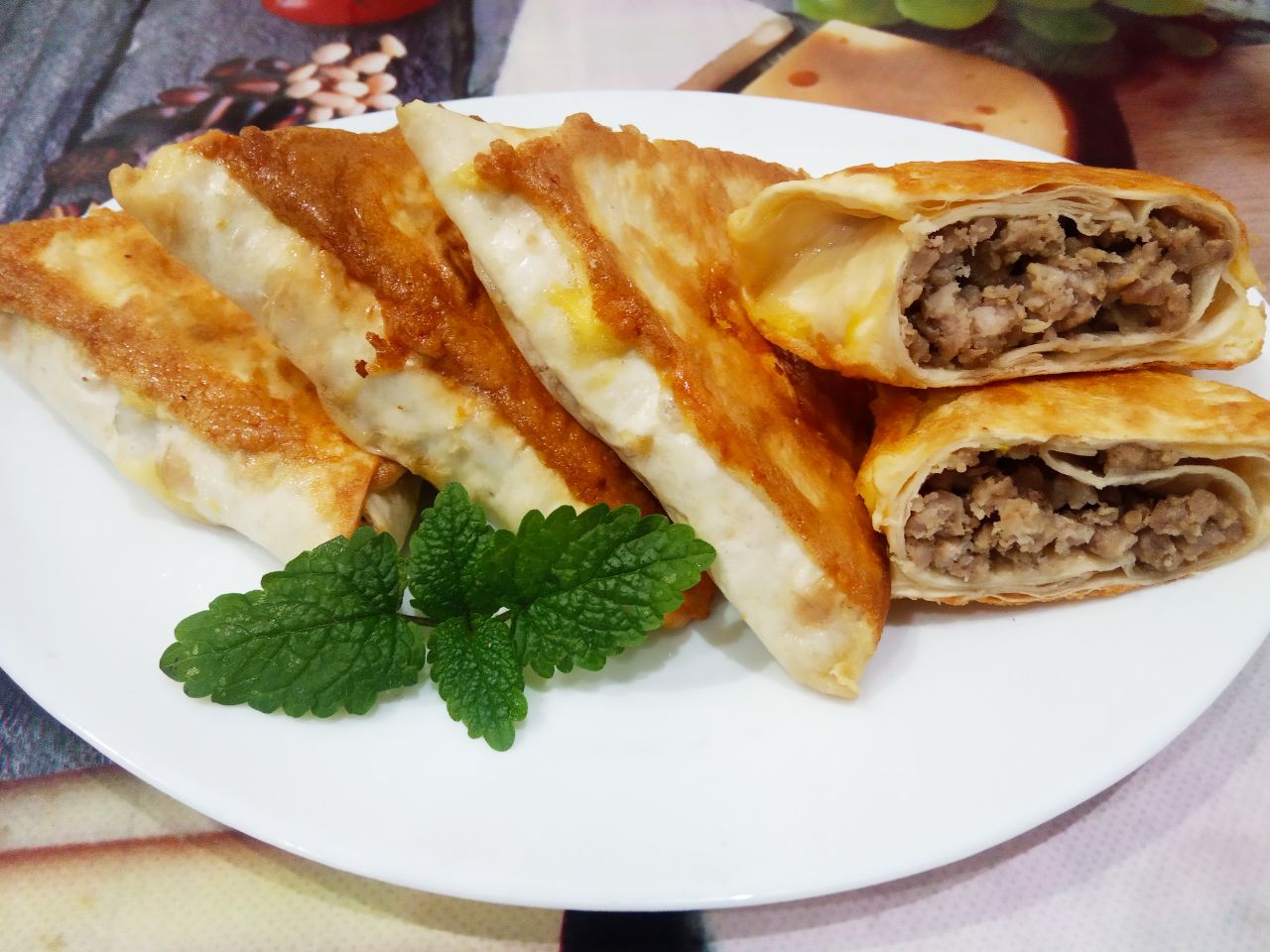 Треугольники из лаваша, в кляре из яиц и сыра, на сковороде
