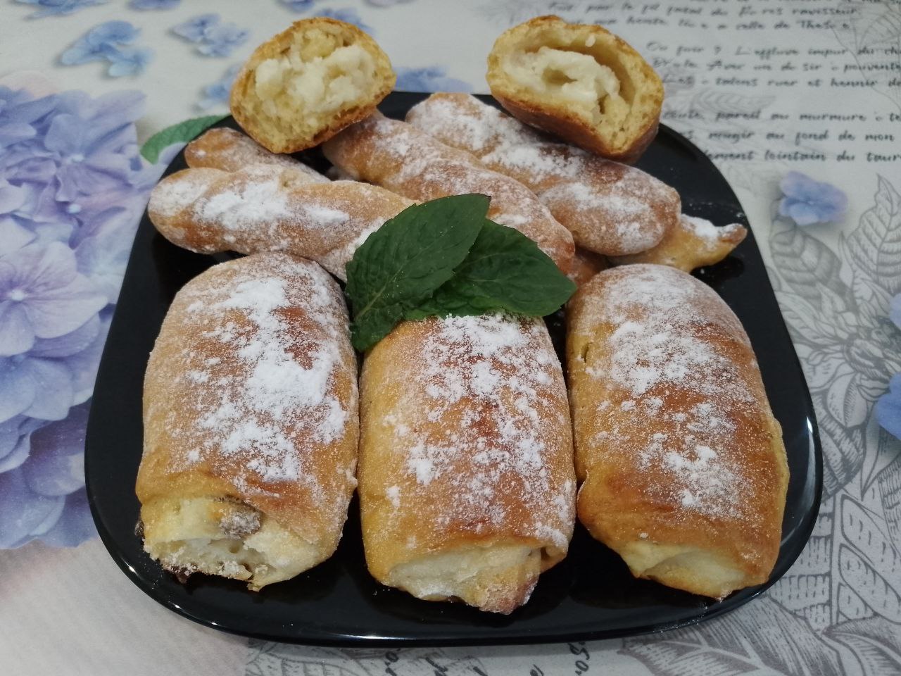 Булочки из творожного теста с творожной начинкой