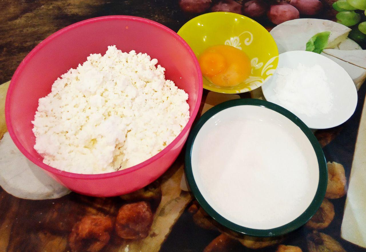 Вкусный шоколадный пирог с начинкой из творожных шариков 