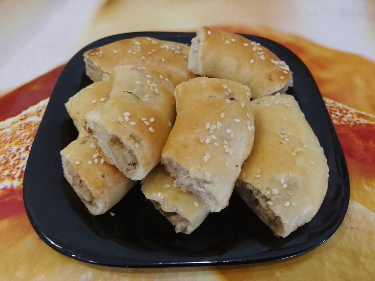 Бублики из дрожжевого теста с мясной начинкой, вкусные и сытные
