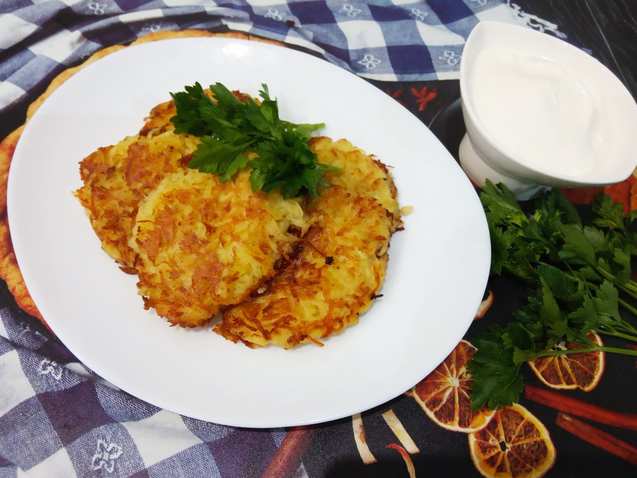 Картофельные оладьи или драники с твердым сыром, быстро и вкусно