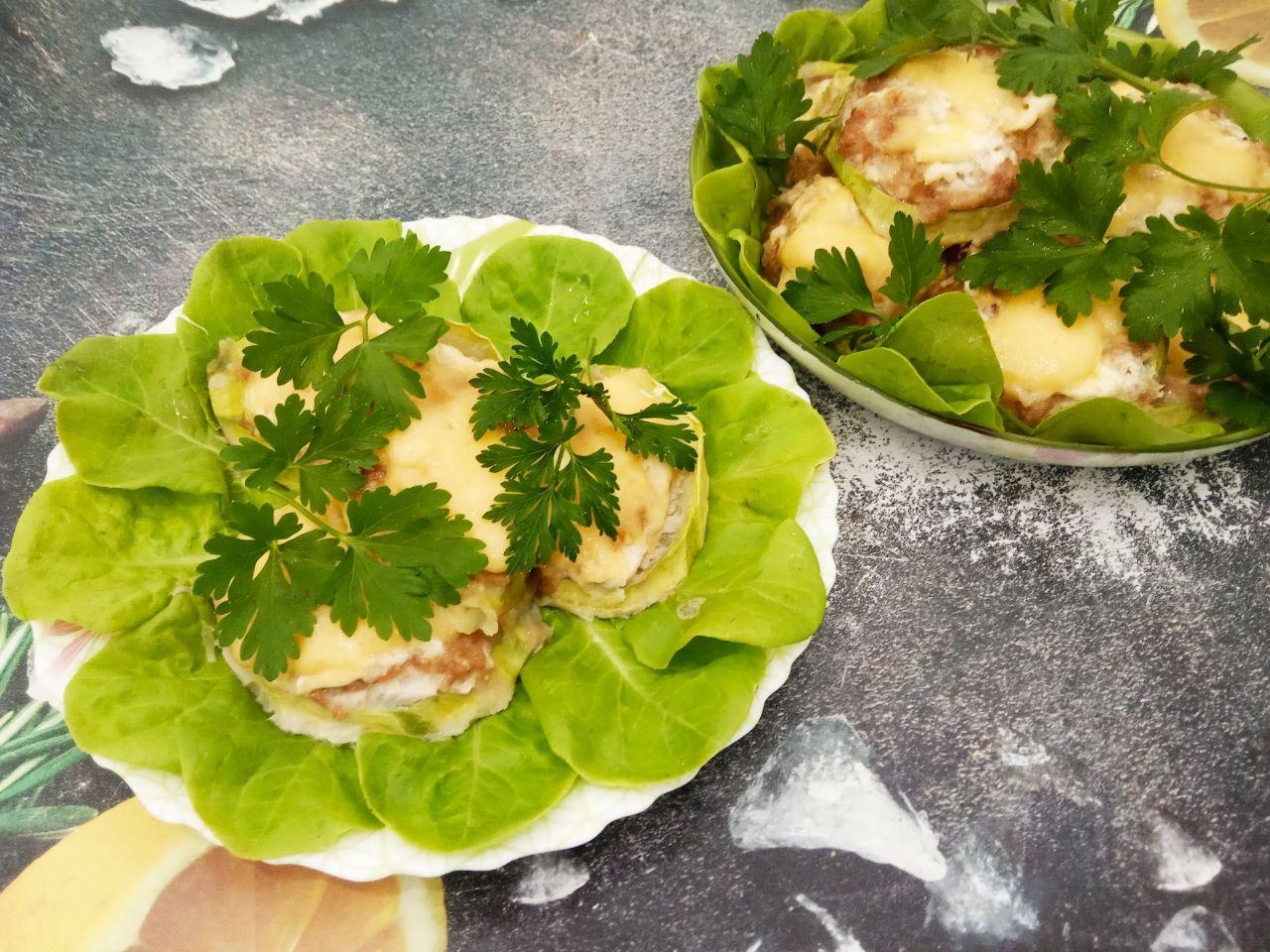 Вкусная закуска из кабачков с фаршем и сыром