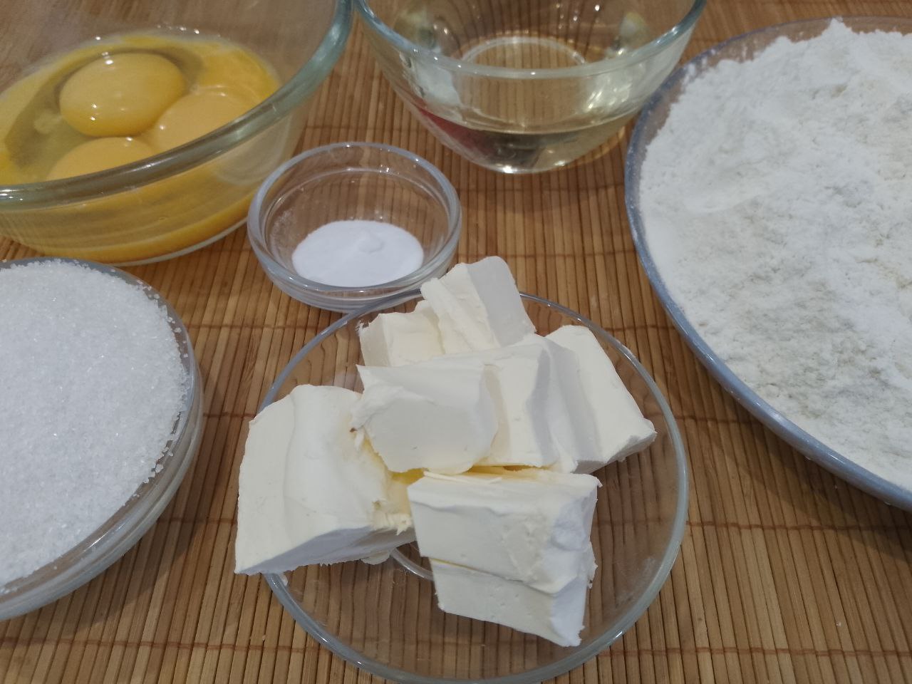 Пирог песочный с заварным кремом  и клубничным кремом