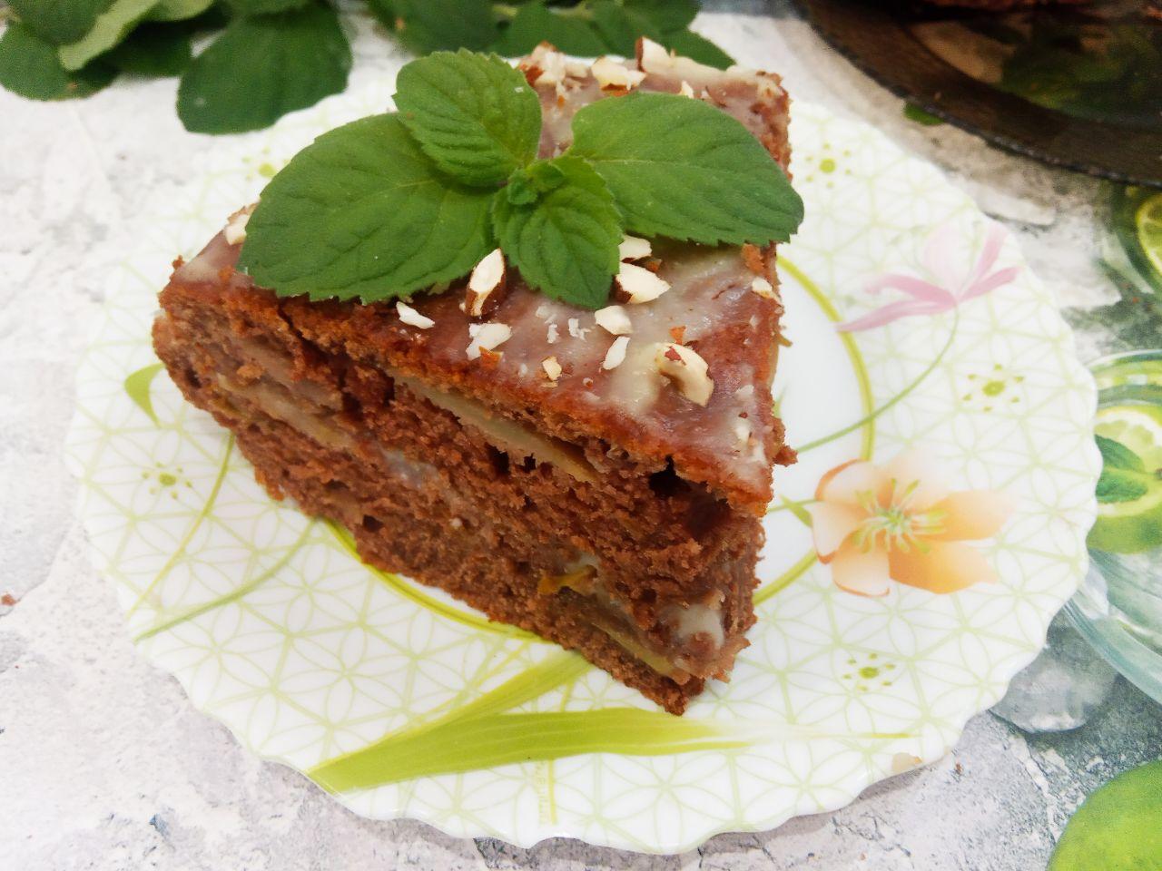 Простой рецепт шоколадного пирога с яблоками и заварным кремом