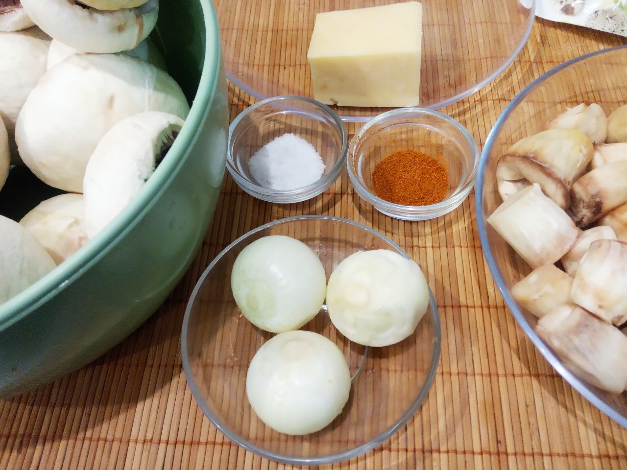 Шампиньоны с сыром, запеченные в духовке, вкусные и аппетитные