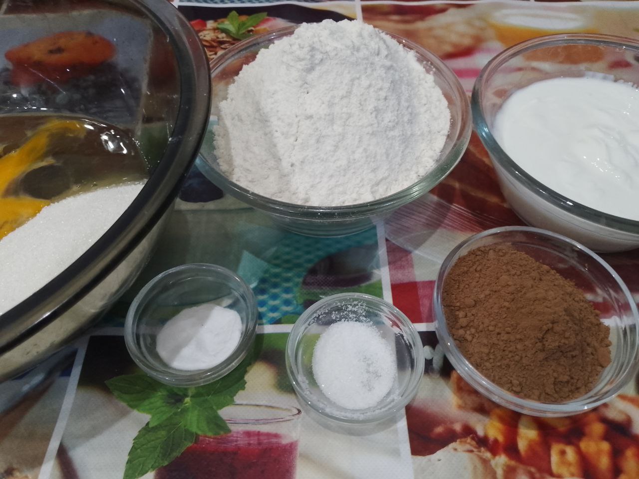 Пирожные шоколадные на сметане, с нежным кремом