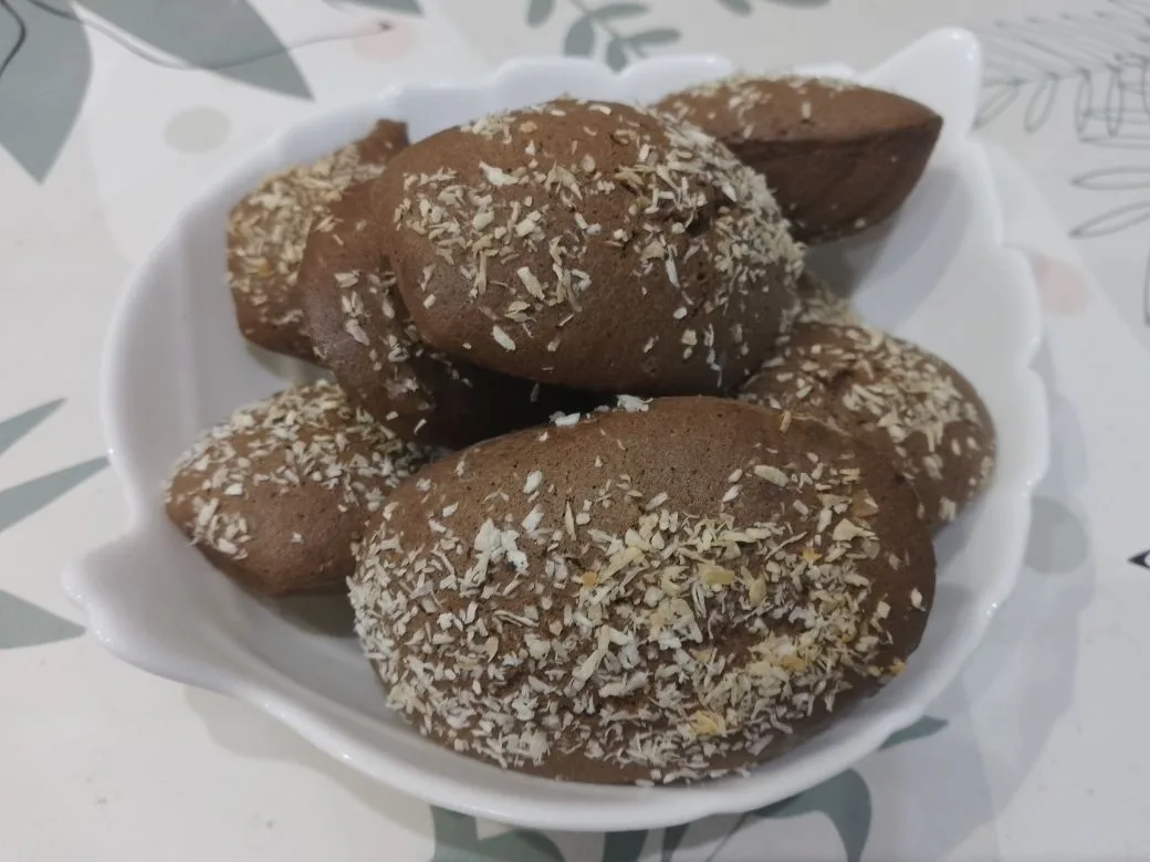 Шоколадное бисквитное печенье с кокосовой стружкой