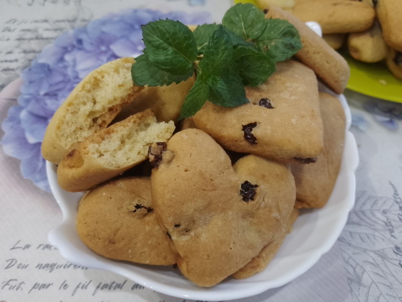 Печенье с изюмом на майонезе, просто и вкусно