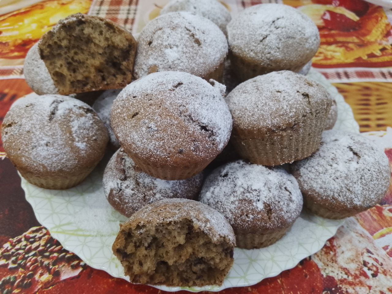 Кексы на сметане, с вишневым джемом и шоколадной крошкой