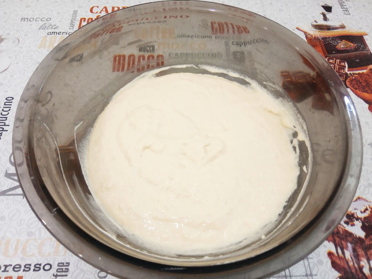 Оладьи пышные, вкусные и аппетитные: Тесто накрываем и оставляем на полчаса.