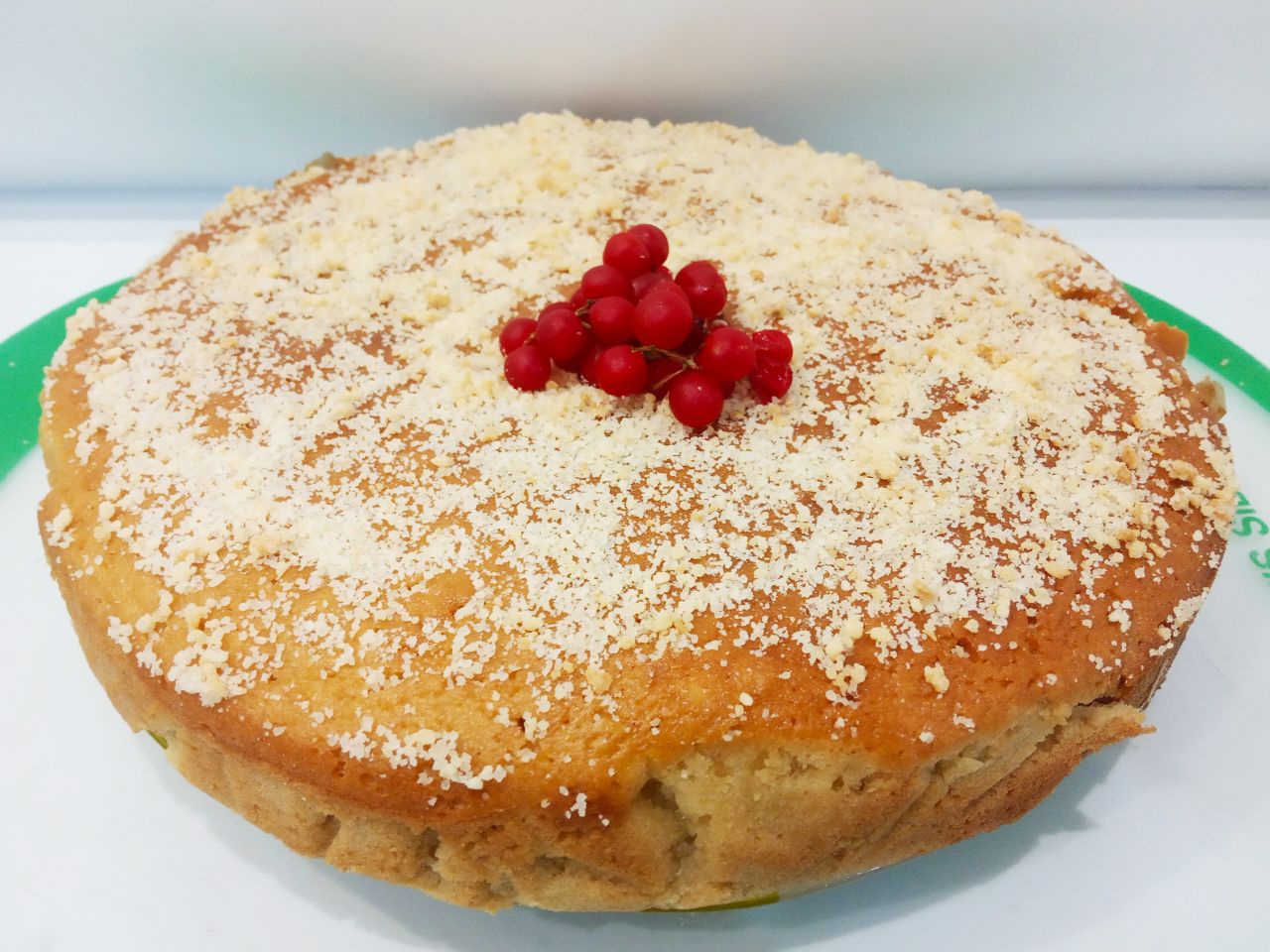 Манный пирог на кефире, просто и вкусно