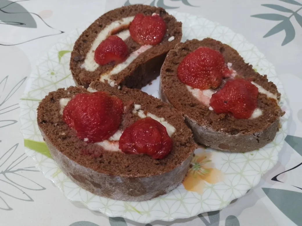 Шоколадный рулет с нежной творожной начинкой