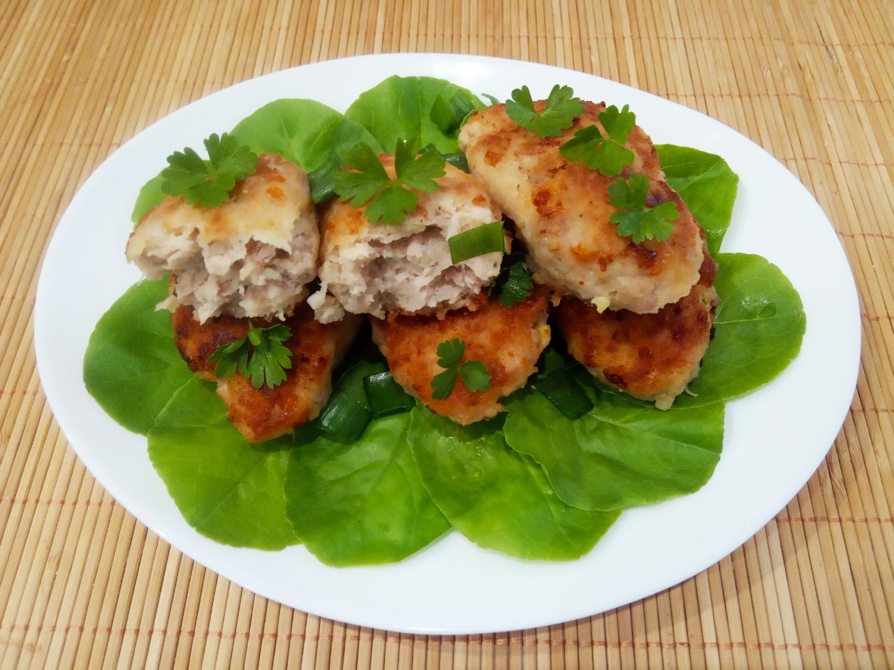 Домашние котлеты из фарша, пюре и сыра, вкусные и сытные