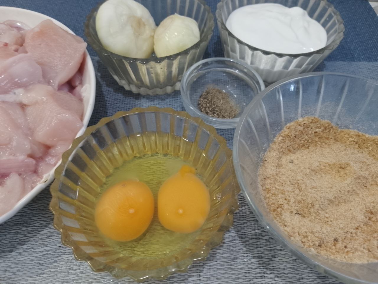 Котлеты из куриного мяса в яичном кляре и панировочных сухарях