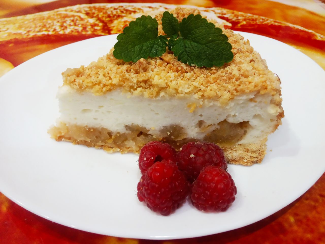 Яблочный пирог с кремом-суфле, нежный и вкусный