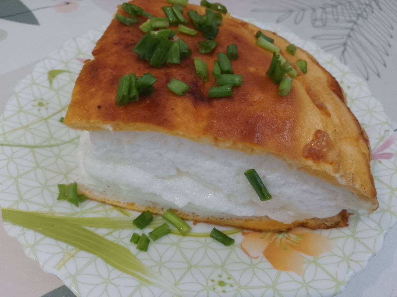 Нежный яичный омлет с сыром, на сковороде