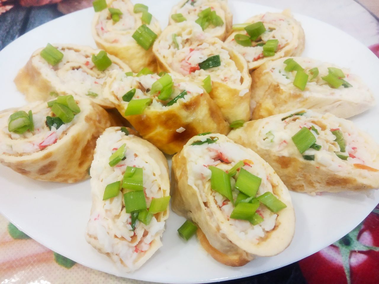 Закуска из яичных блинов с начинкой, просто и вкусно