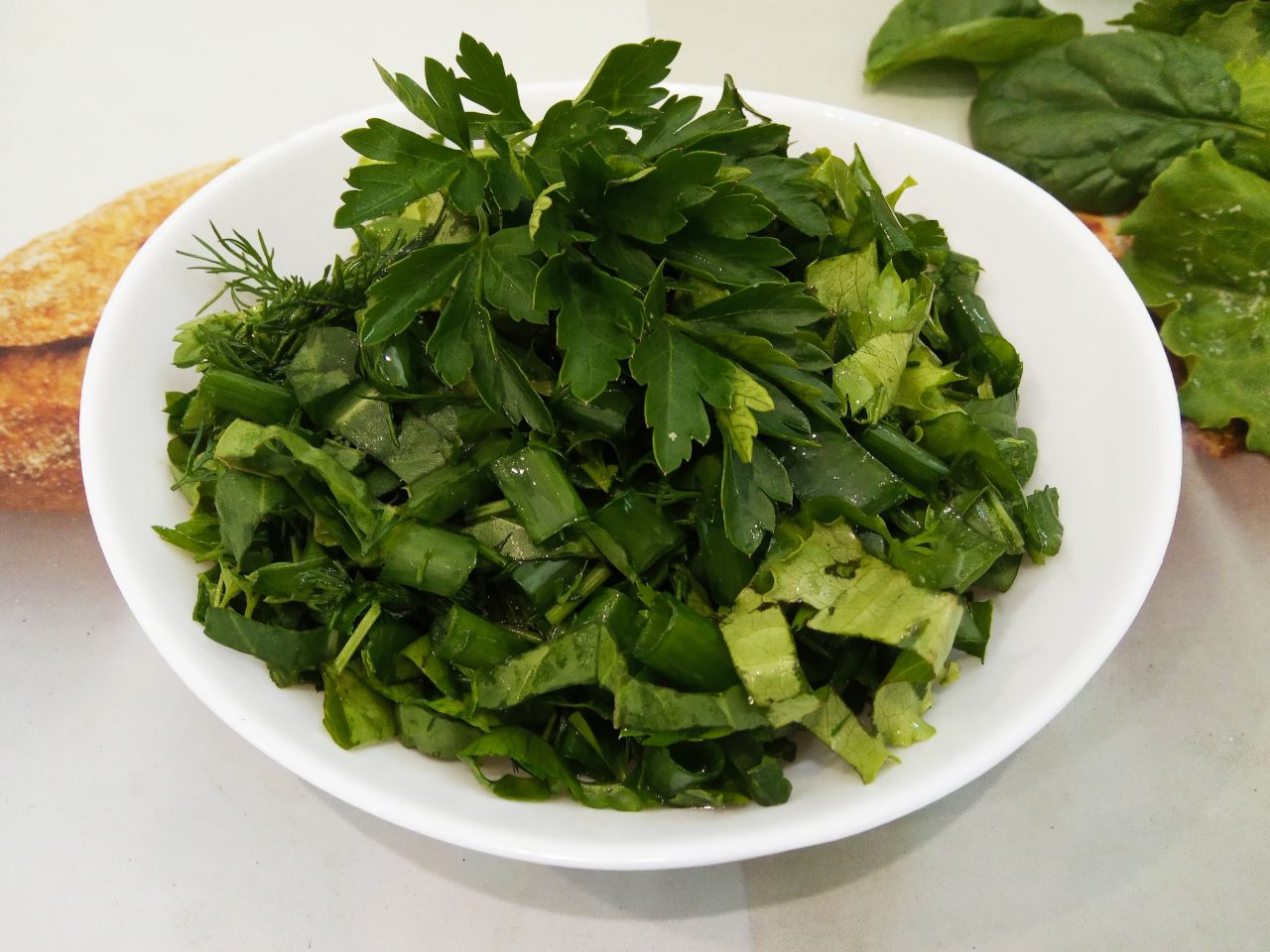 Простой салат из зелени, просто и вкусно