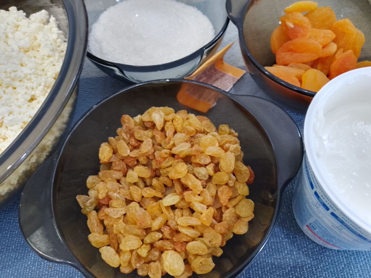 Десерт из творога, изюма и кураги, нежный и вкусный
