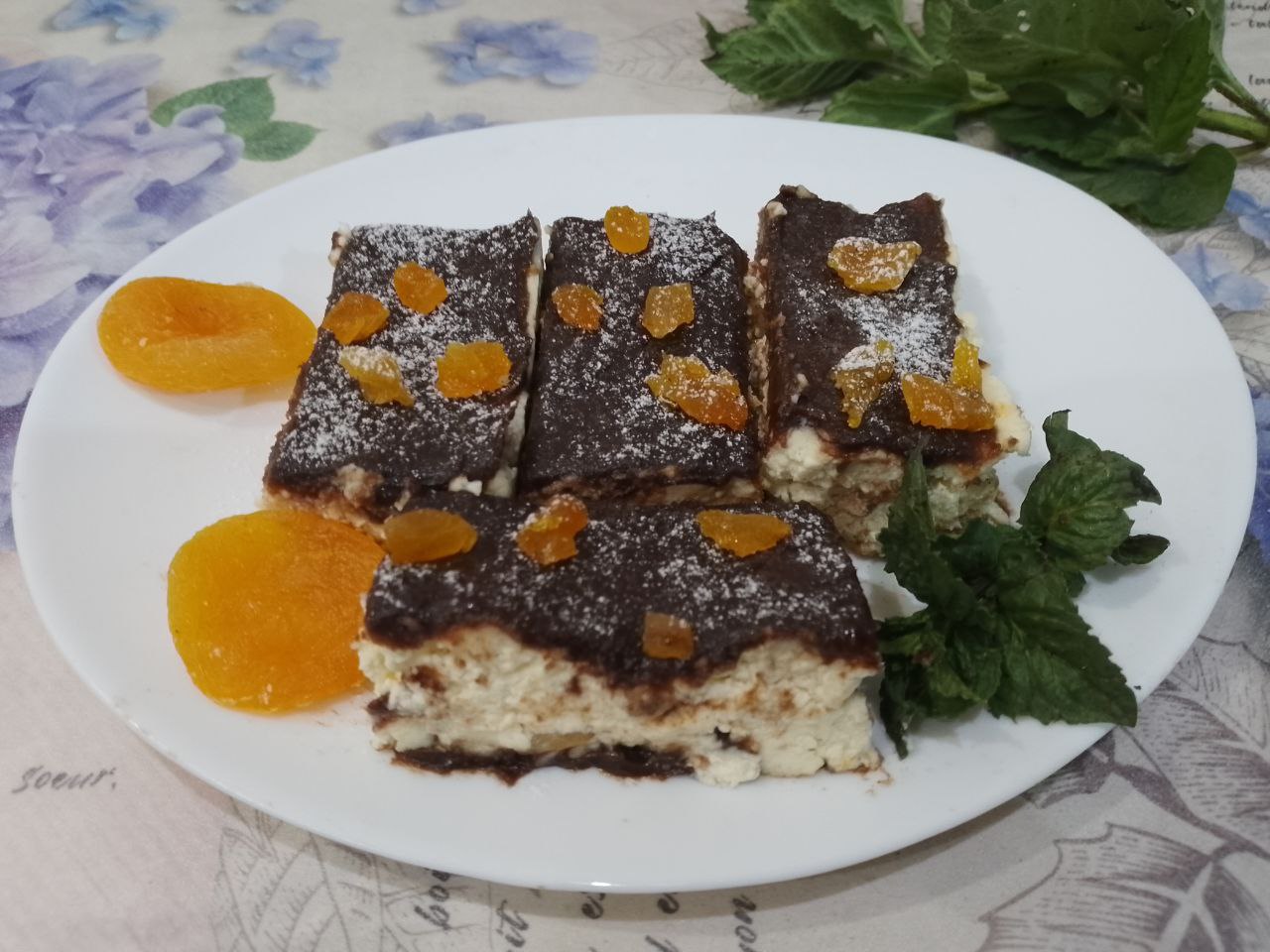 Десерт из творога, изюма и кураги, в шоколадной глазури