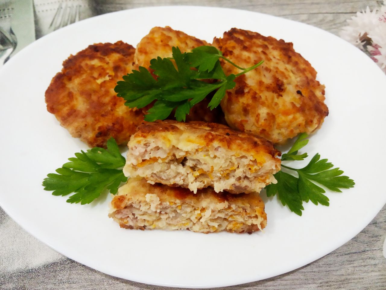 Котлеты из свежей капусты и фарша, сочные и вкусные