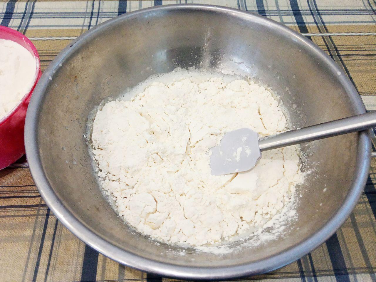 Пирожки со сливой из дрожжевого теста 