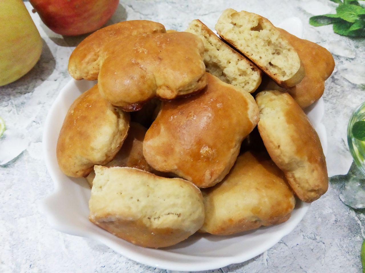 Печенье домашнее к чаю, мягкое и вкусное: Испеченное печенье выкладываем на блюдо и подаем к чаю.