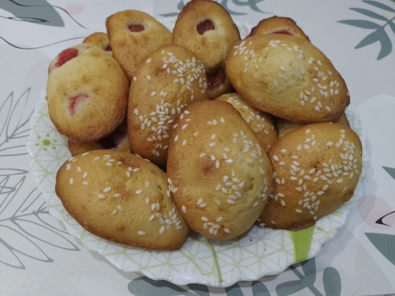 Печенье нежное и воздушное с вишней и кунжутом