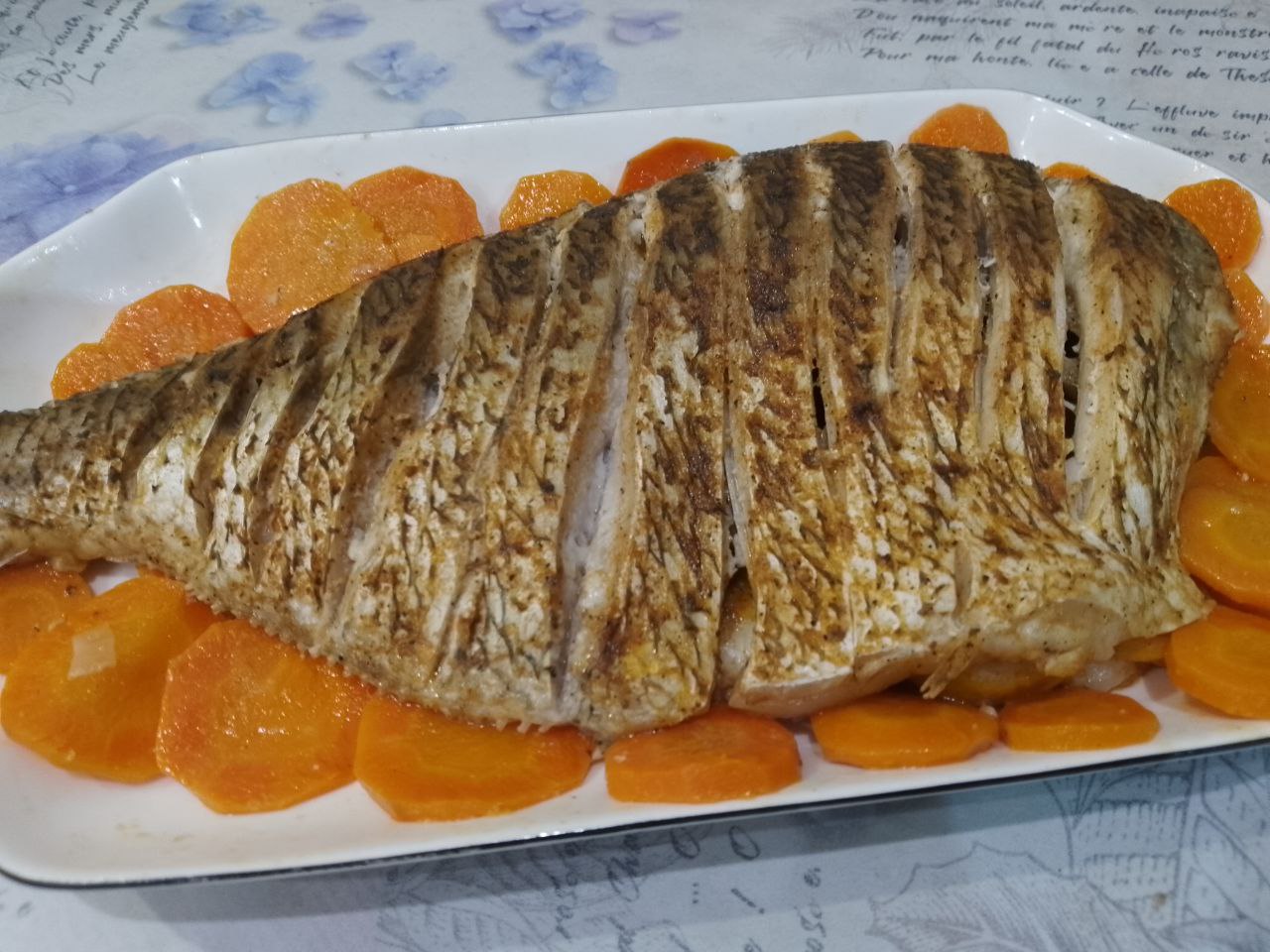 Лещ запеченный со специями в фольге, в духовке