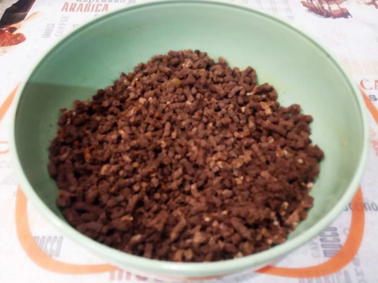 Паштет из свиной печени, вкусно и сытно: Лук с морковью также пропускаем через мясорубку.