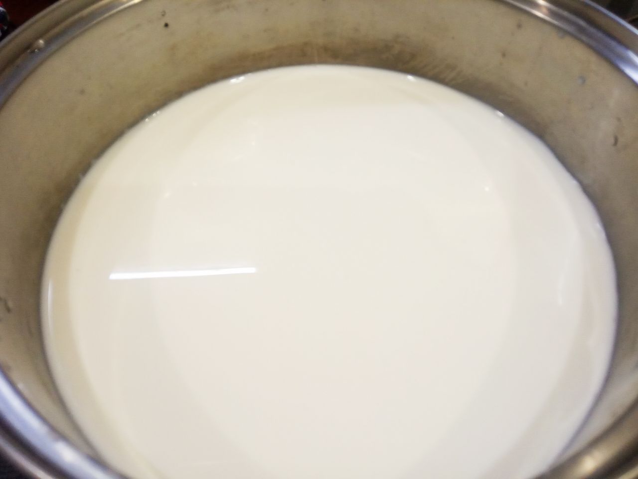 Адыгейский домашний сыр на сыворотке, просто и вкусно: Молоко для приготовления сыра желательно использовать фермерское, но я использовала заводское жирностью не