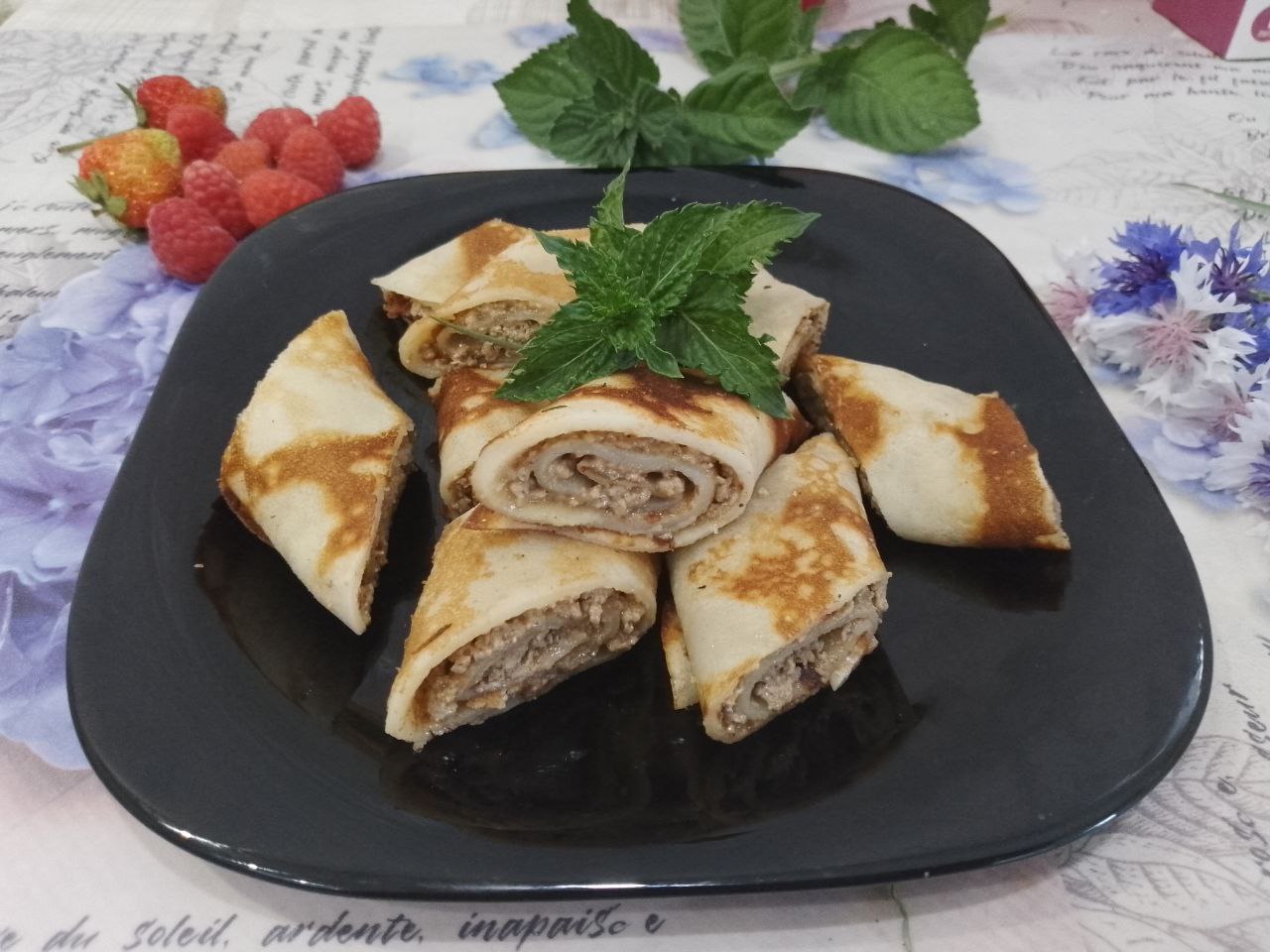 Блинчики с халвой и другой начинкой