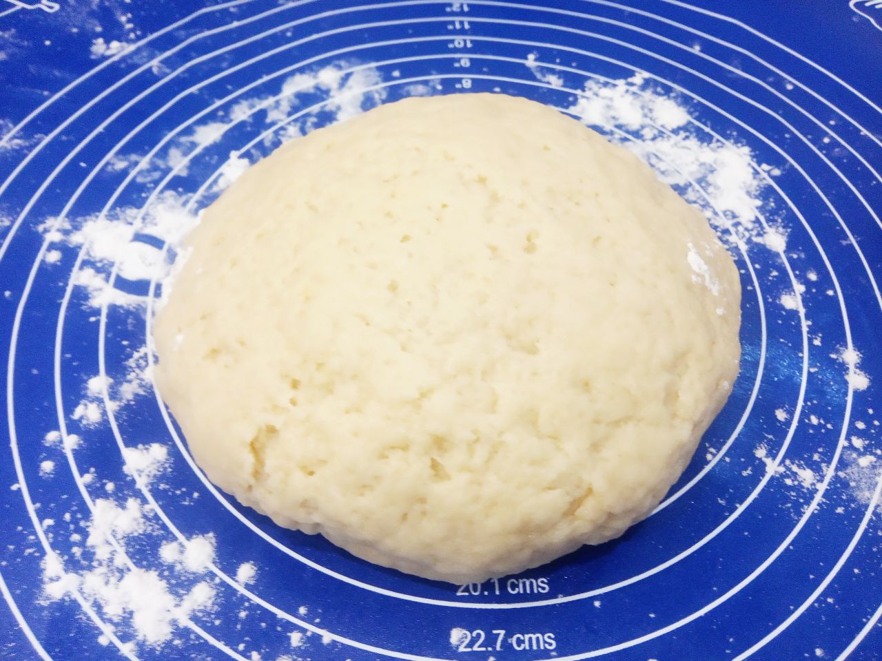 Домашнее печенье с добавлением творога, рассыпчатое и вкусное: Тесто помещаем в холодильник на полчаса.