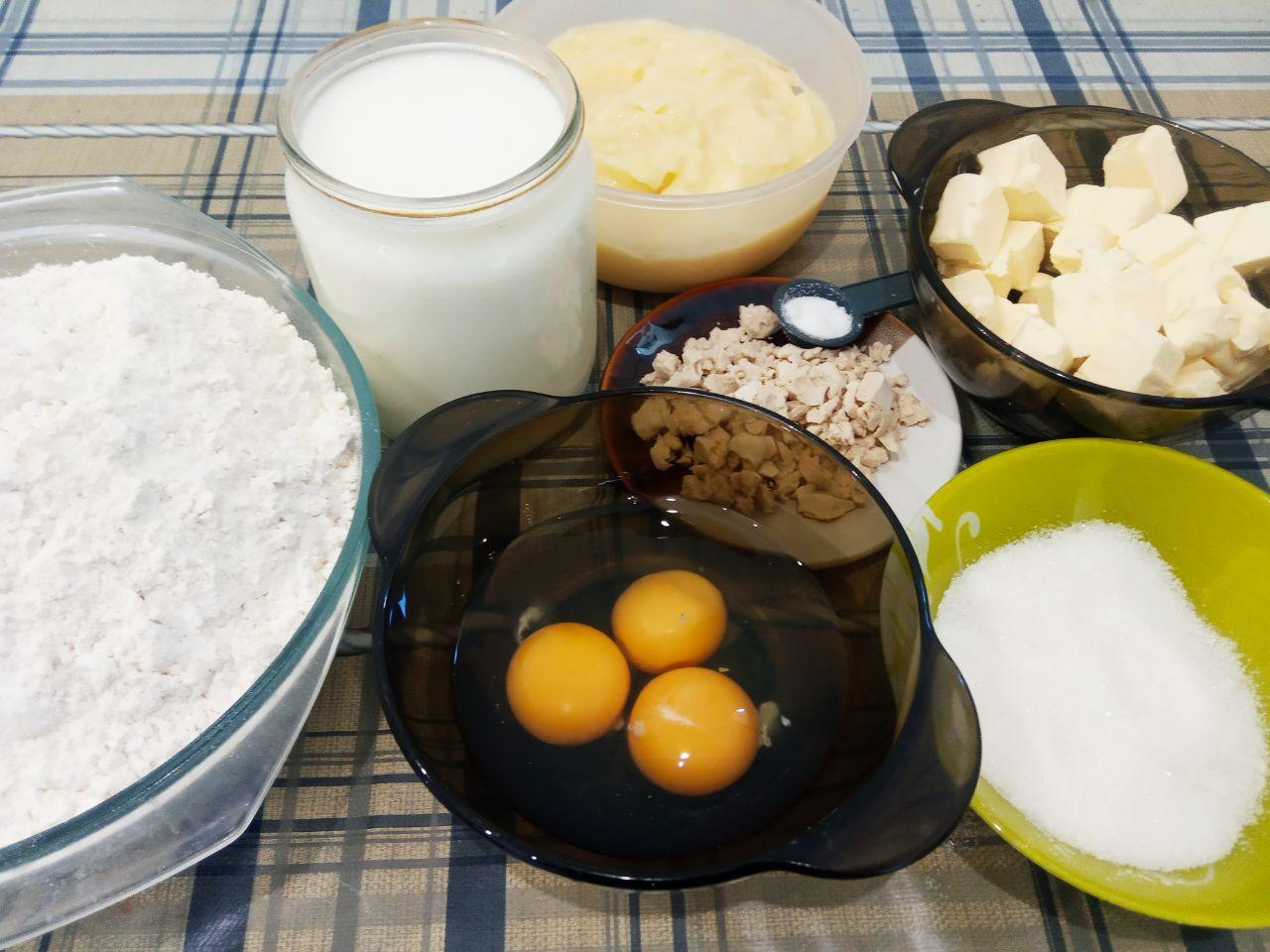 Круассаны с начинкой из заварного крема и джема