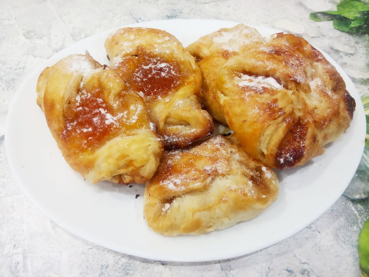 Рецепт печенья из слоёного теста с джемом