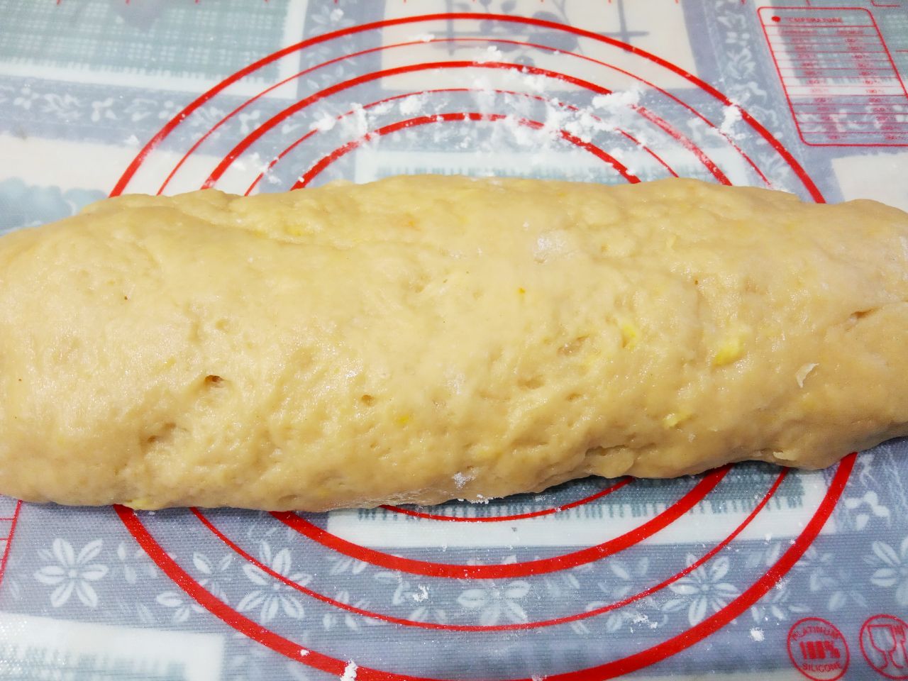 Печенье с джемом и кунжутом подсушенное в духовке: Тесто разделяем на три части.