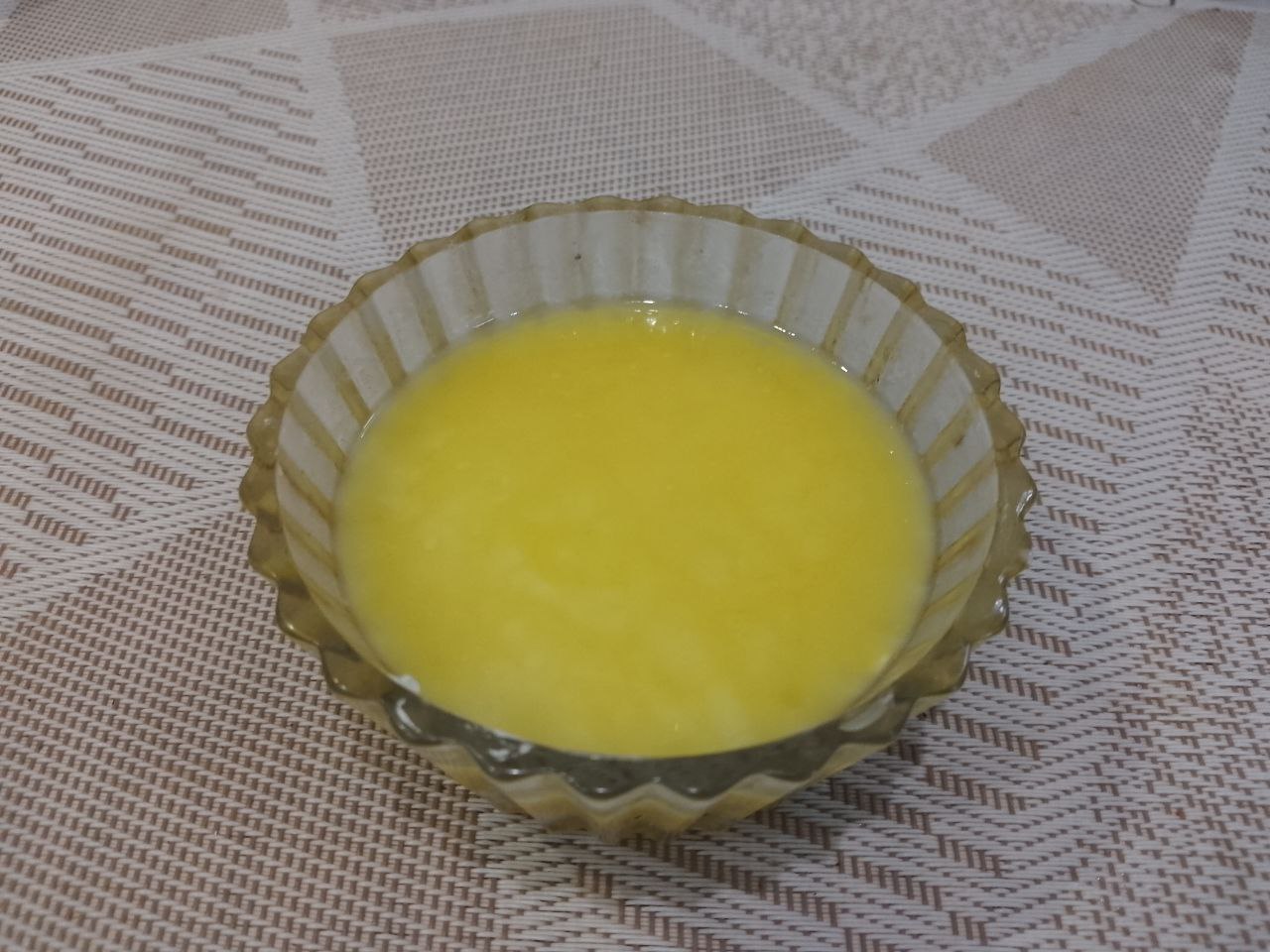 Печенье нежное и воздушное с вишней и кунжутом: Сливочное масло растапливаем на водяной бане.