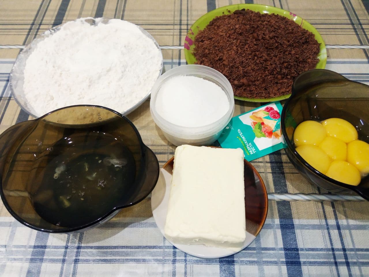 Шоколадный торт со сливочным кремом, ко дню рождения