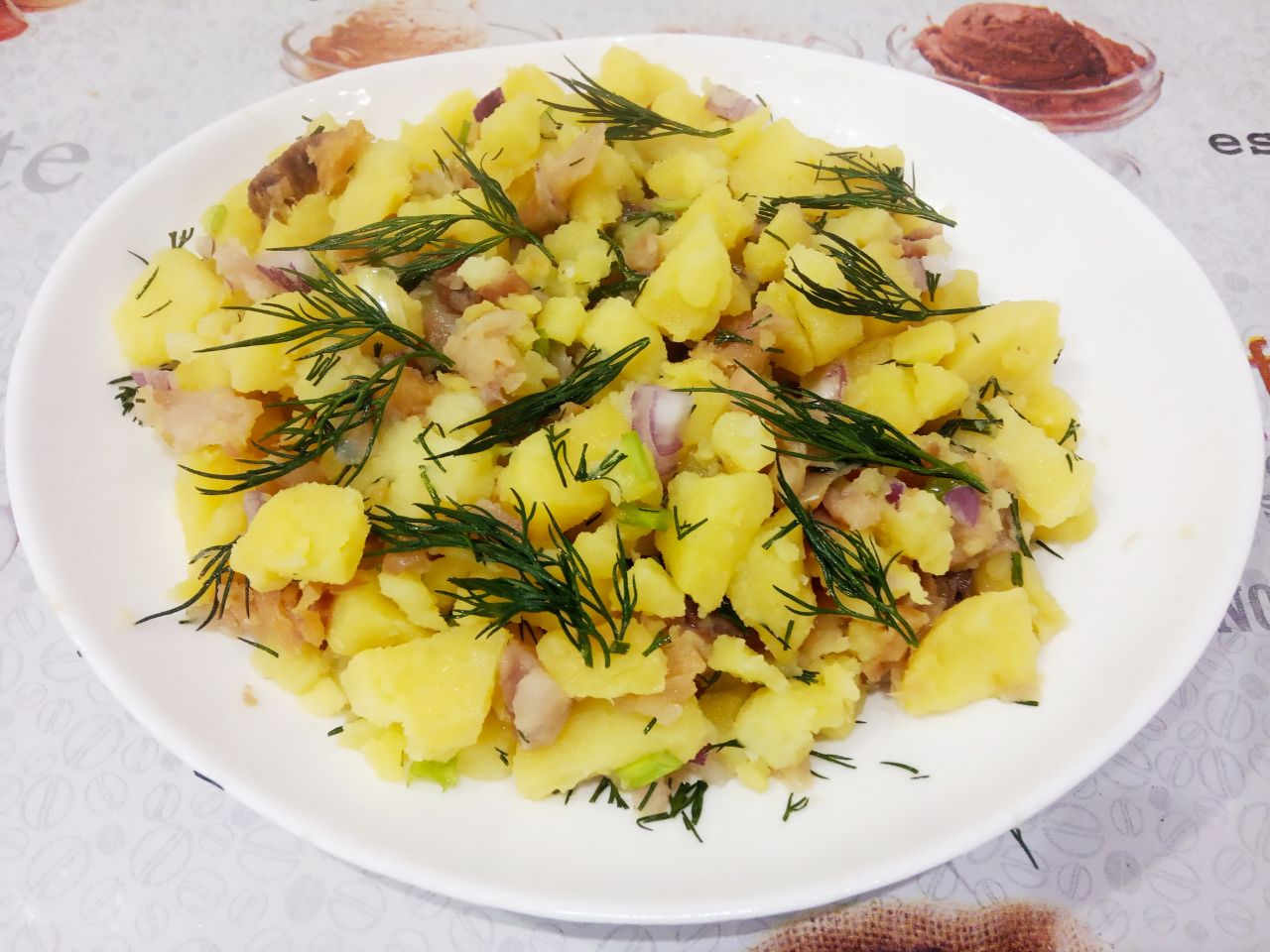 Картофельный салат с рыбой, просто и вкусно