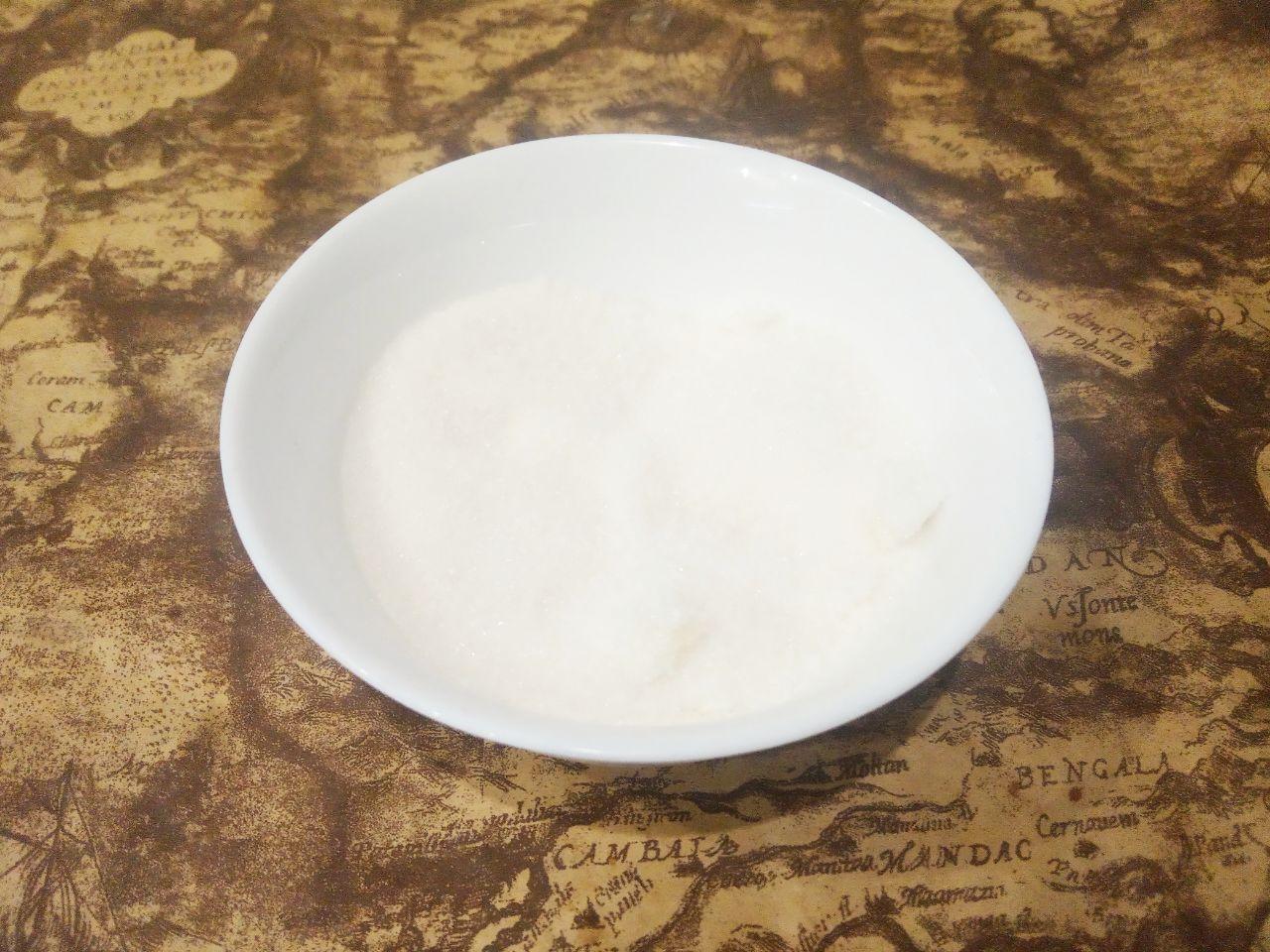 Рулет с яблочным джемом в шоколадной глазури, просто и вкусно: Затем частями в белки добавляем сахар и взбиваем до устойчивой массы.