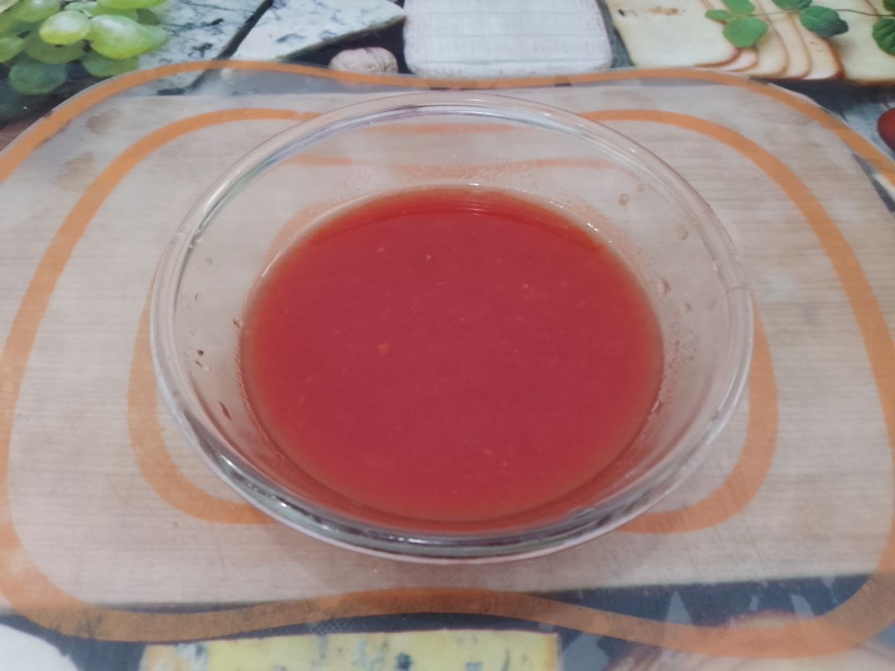 Тушеные баклажаны с помидорами и овощами, вкусно и полезно: Помидоры промываем,.окунаем в кипяток, очищаем кожицу и натираем на терке.