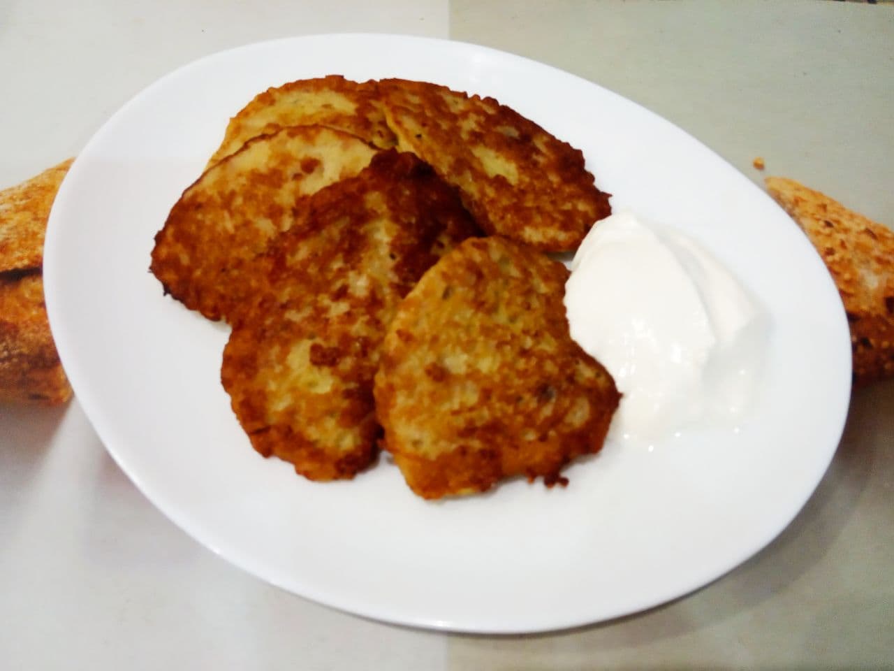 Оладьи из натертого сырого картофеля с фаршем и луком, вкусно и сытно