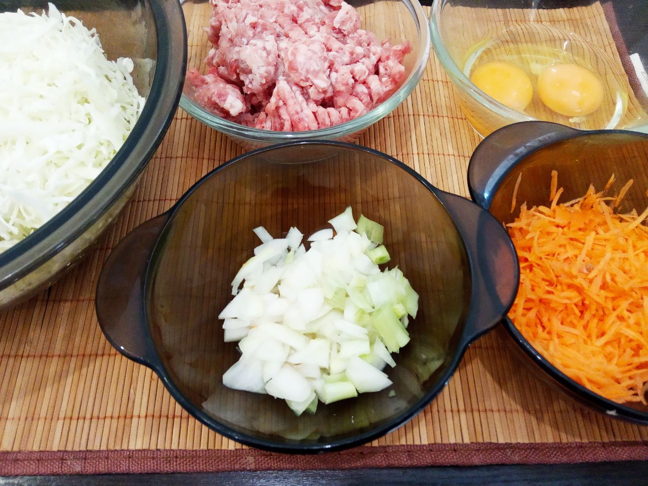Котлеты из свежей капусты и фарша, сочные и вкусные