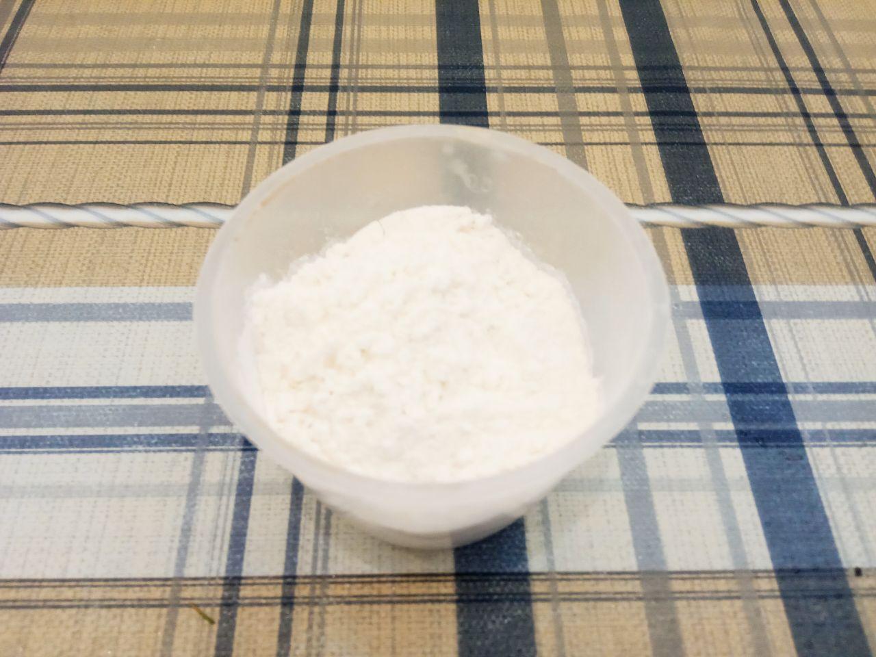 Оладьи из кабачков, сыра и моркови, просто и вкусно: В чашу или в другую посуде соединяем кабачок, морковь, яйцо и муку, солим и перчим по вкусу. Массу тщательно